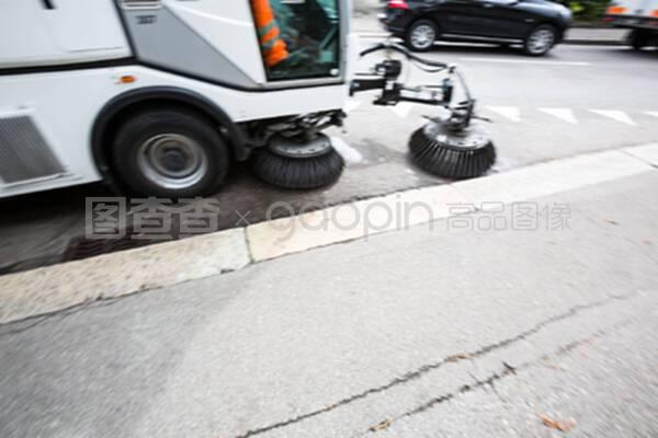 清扫街道的机器清洁道路的细节