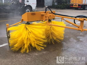 交通护栏板清洗车设备 宏宇护栏板清洗车大概多少钱