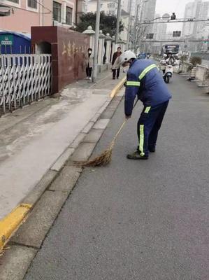 开学在即! 看城市美容师们护航"开学路"