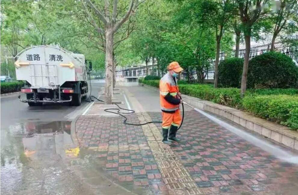 【海口玉禾田秀英片区】组织力量相互配合,切实做好雨后道路.