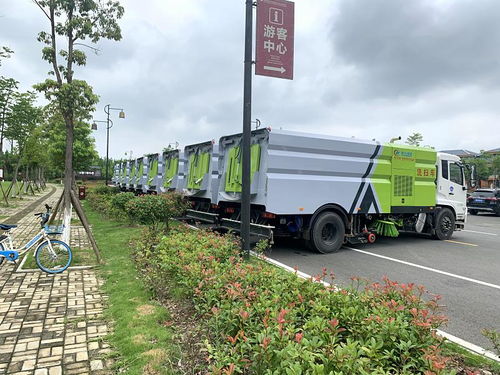 城市道路清洁好帮手,集洒水 扫路 冲洗为一体的多功能道路清洁车,东风天锦18吨洗扫车