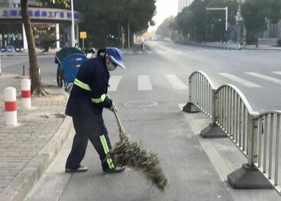 营造干净整洁的城市道路环境,他们全力开展创全攻坚行动