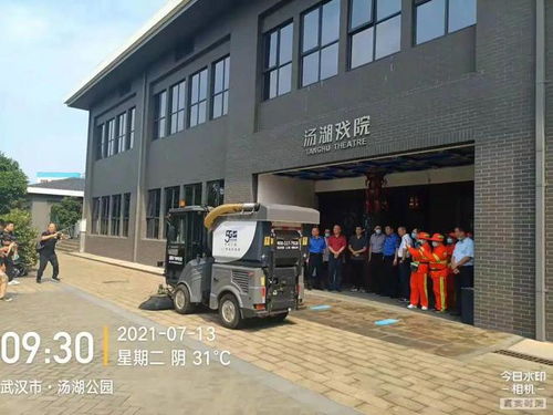 深兰产品图谱 自动驾驶 贴边清扫 自动倾倒垃圾,熊猫扫路王让城市保洁 永不疲劳