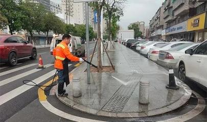 1700名环卫人全面发力 洁净开福迎“五一”