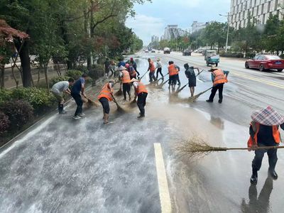 屯溪区:汛后清淤城市展新颜_中安在线