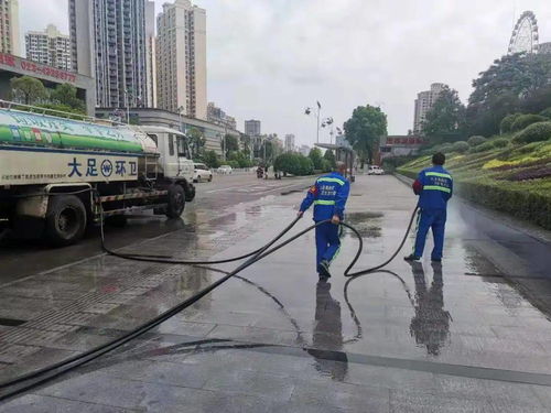 大足区环卫所加强城区道路精细化冲洗作业