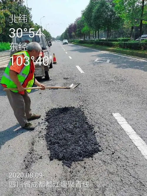 都江堰市交通运输局积极开展雨后道路清理养护工作