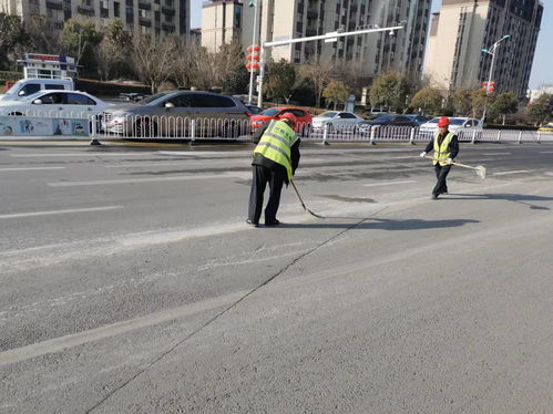 薛城区综合行政执法大队及时清洗道路 大花脸