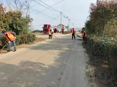 石坝镇持续强化道路清扫保洁 有效净化美化道路环境