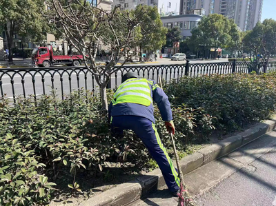 【环境卫生整治提升专项行动(一 )】迎创城、提品质,道路大保洁、大冲洗