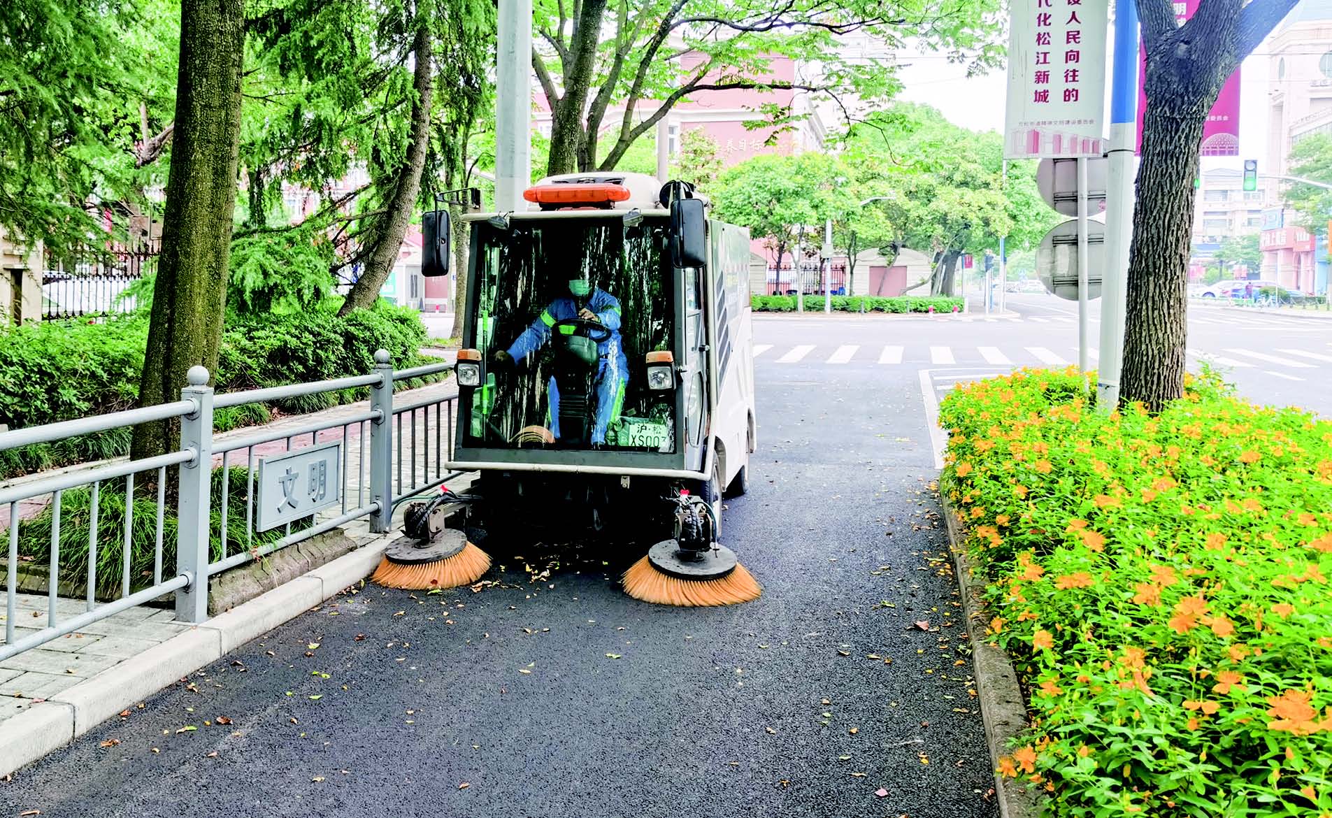 垃圾日产日清道路全面清扫