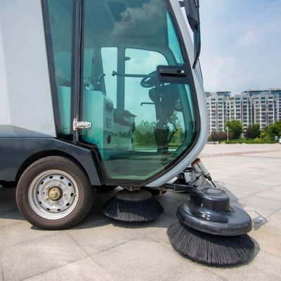 小林牌XLS-2100电动扫路车 引领城市新能源道路清洁新风尚