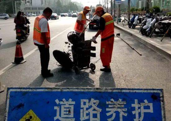 郑州 烈日下的坚守 道路清洁