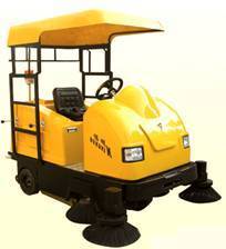 厂家供应高质量道路吸尘车，低价促销中！